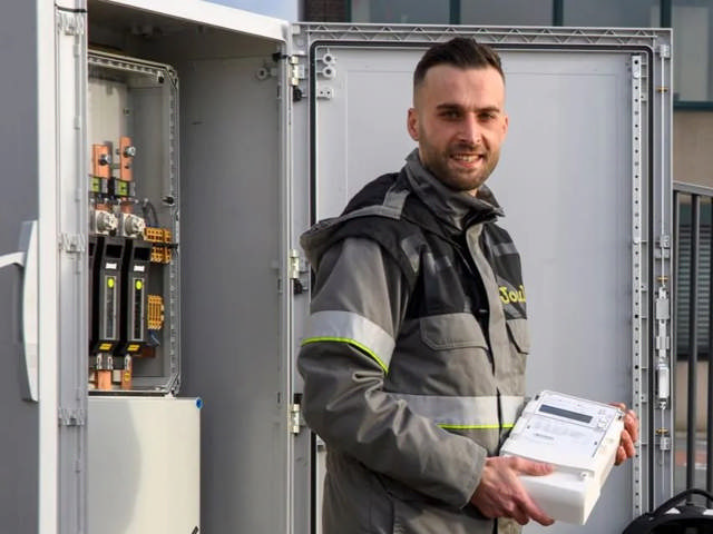 Joulz technician